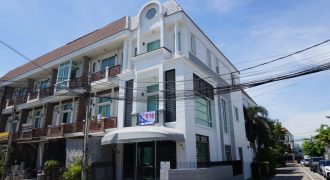 โฮมออฟฟิศ 3  ชั้น  หมู่บ้าน พรีเมี่ยมเพลส นวมินทร์ หลังริม