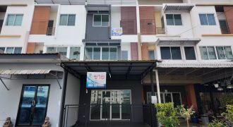ทาวน์เฮ้าส์ 3 ชั้น หมู่บ้าน ปริญ รามอินทรา-วัชรพล