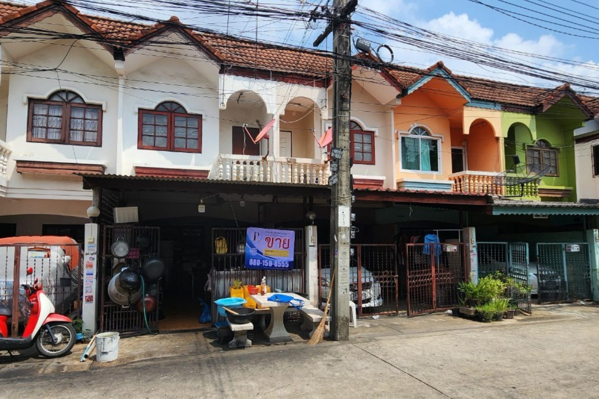 ทาวน์เฮ้าส์ 2 ชั้น หมู่บ้าน เฉลิมสุขนิเวศน์ 11 เนื้อที่ 16 ตร.ว.