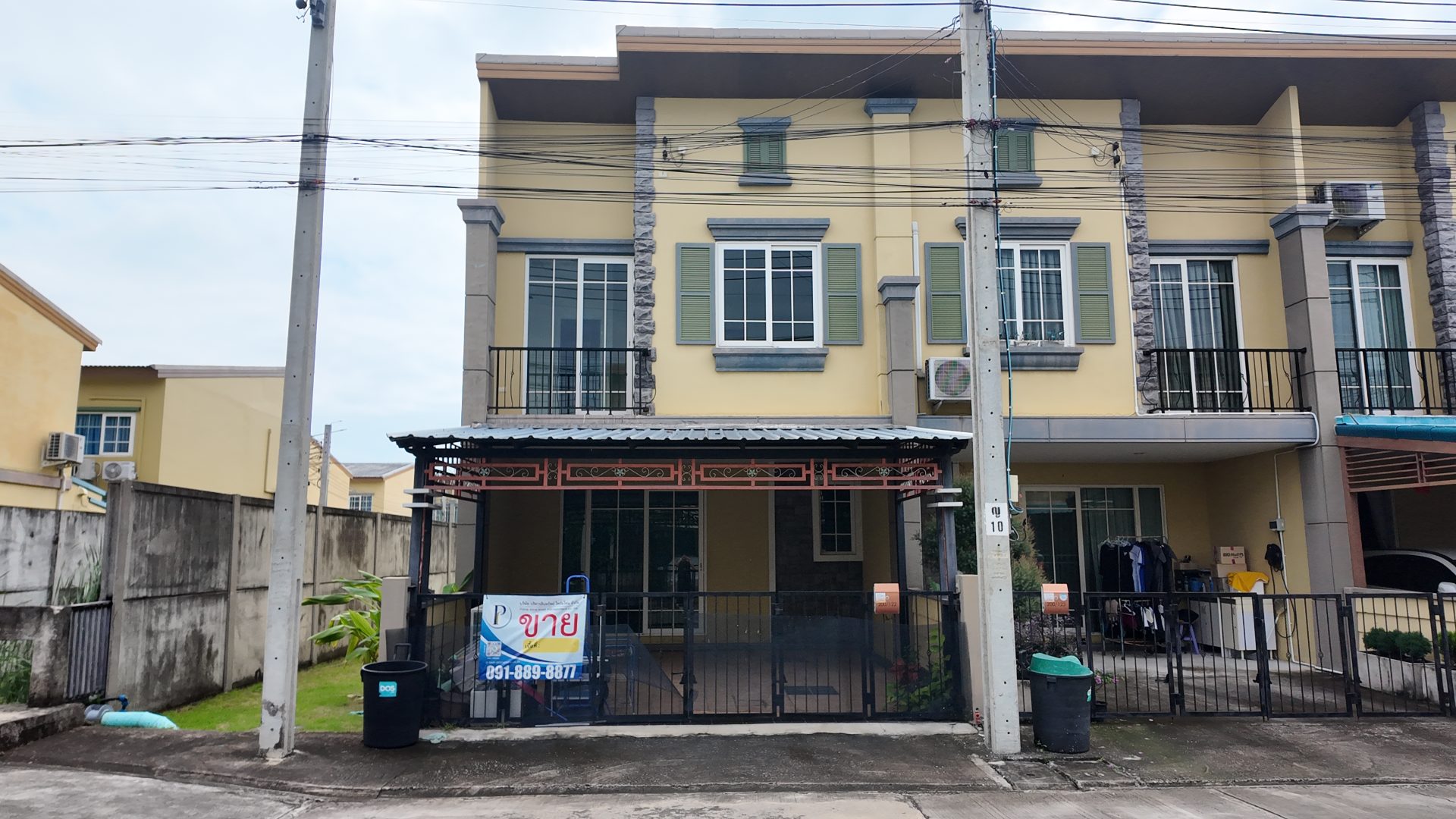 ทาวน์เฮ้าส์ 2 ชั้น หมู่บ้าน โกลเด้น ทาวน์ รัตนาธิเบศร์-สถานีรถไฟฟ้าไทรม้า (Golden Town Rattanathibet-Saima Station)